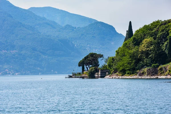 Jezero Como Letní Pobřeží Pohled Plánu Lodi Itálie — Stock fotografie