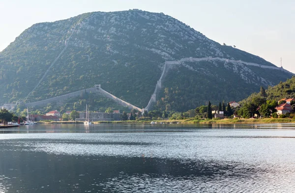 Fortificazioni Ston Croazia Vista Serale Estiva Con Grande Muraglia Intorno — Foto Stock