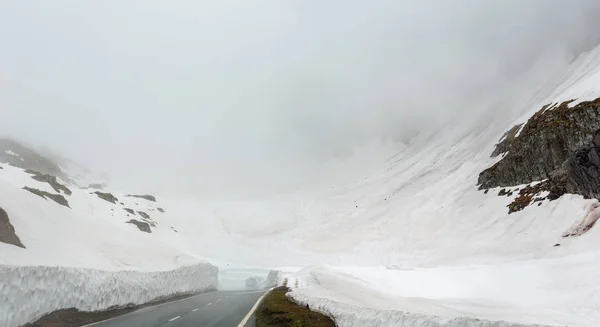Passo Del San Gottardo Gotthard Pas Zomer Mistige Landschap Zwitserland — Stockfoto