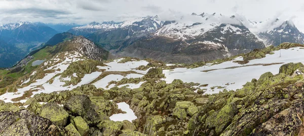 Lato Zachmurzony Alpy Mountain Valley Widokiem Miejscowość Bettmeralp Wielki Lodowiec — Zdjęcie stockowe