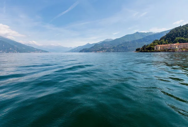 Jezero Como Itálie Letní Pobřeží Zamlžený Pohled Lodi Desky — Stock fotografie