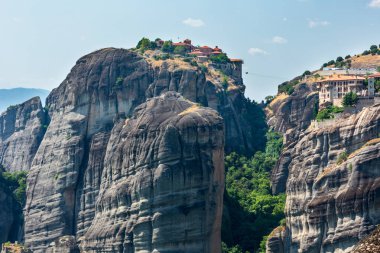 Yaz Meteora - önemli kayalık Hıristiyanlık dini manastır Yunanistan'da karmaşık.