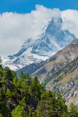 Yaz Matterhorn dağ manzarası (Alpler, İsviçre, Zermatt ilçe sınırı)