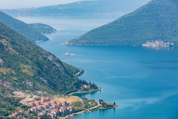 Zálivu Kotoru Letní Mlhavého Pohledu Nahoru Kotor Města Pobřeží Černá — Stock fotografie