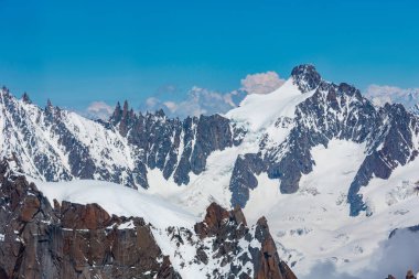 Mont Blanc kayalık dağ massif yaz görünümü Aiguille du Midi Dağı, Chamonix, French Alps