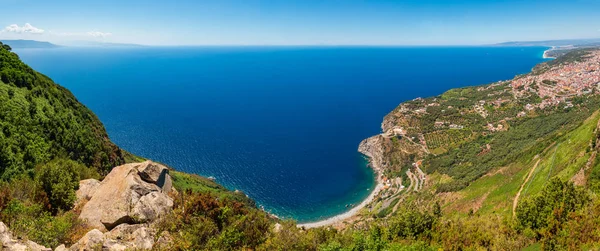 Výhled na pobřeží moře z vrcholu mount Saint Elia — Stock fotografie