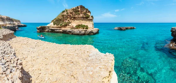 Grotta dello Mbruficu, de kust van de zee van Salento, Italië — Stockfoto