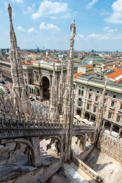 Acoperișul Catedralei din Milano, Italia — Fotografie, imagine de stoc