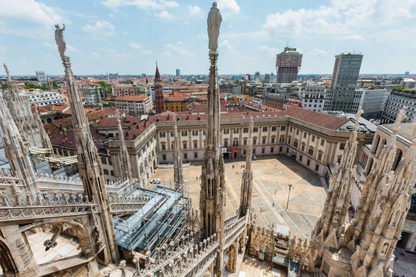 Acoperișul Catedralei din Milano, Italia — Fotografie, imagine de stoc