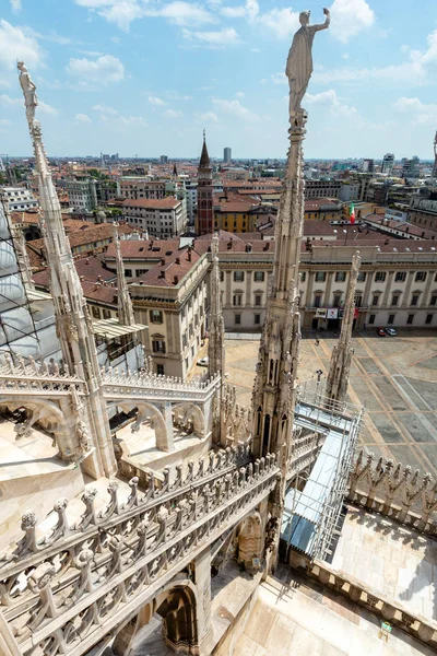 A tető a milánói székesegyház, Olaszország — Stock Fotó
