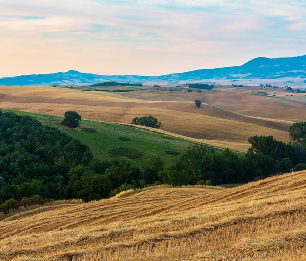 Toscane lever du soleil campagne, Italie — Photo