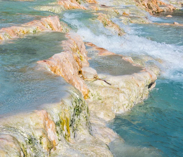 天然温泉结束的温泉浴，意大利 — 图库照片
