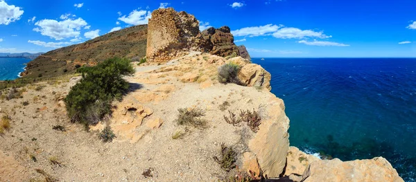 Letní krajina pobřeží moře (Španělsko). — Stock fotografie