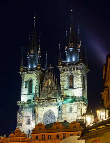 Frauenkirche vor tyn, Prag, Tschechische Republik — Stockfoto