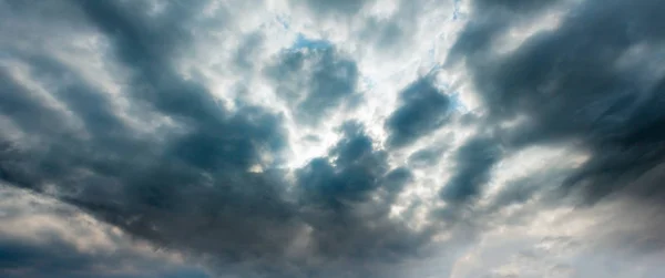 Summer weather changing overcast sky background. — Stock Photo, Image