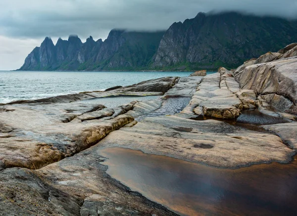 Θερινή ακτή Senja (Jagged Ersfjord, Νορβηγία, πολική ) — Φωτογραφία Αρχείου