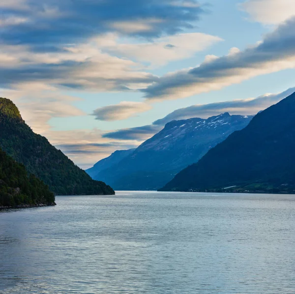 Kvällen Hardangerfjord fiord landskap, Norge. — Stockfoto