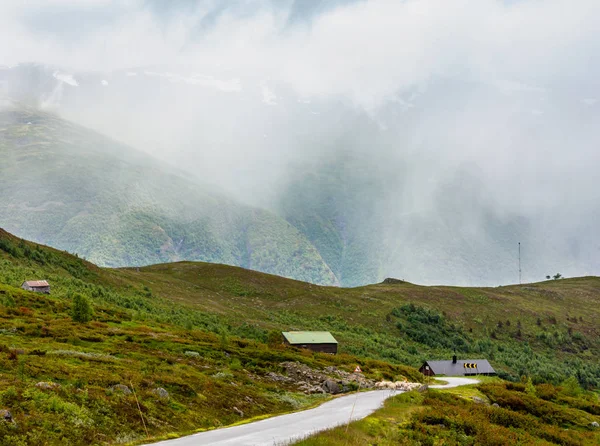 夏の山の曇り風景 (ノルウェー) — ストック写真