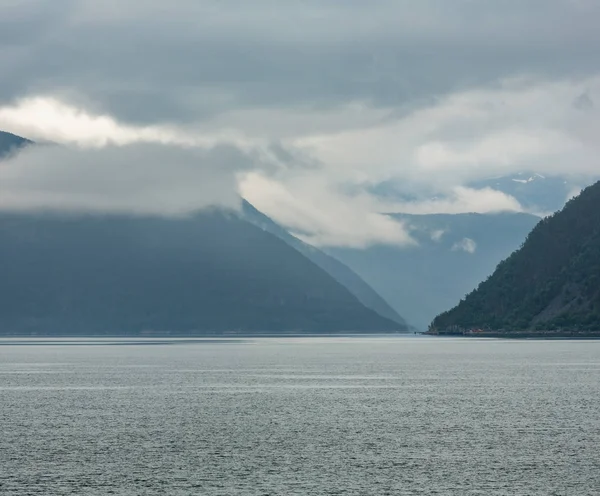 Vista fiordo estivo, Norvegia — Foto Stock