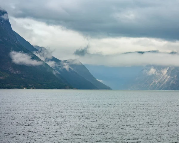 Vista fiordo estivo, Norvegia — Foto Stock