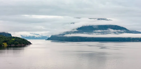 Zomer fjord weergave, Noorwegen — Stockfoto