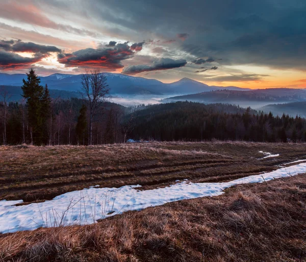 Brzy ráno na jaře Karpaty — Stock fotografie