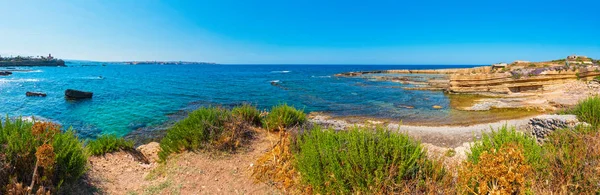 Sicilia verano costa del mar, Italia — Foto de Stock
