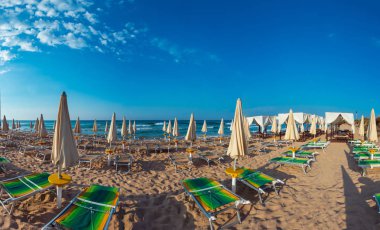 Morning Paradise beyaz kumlu plaj, Puglia, Italya