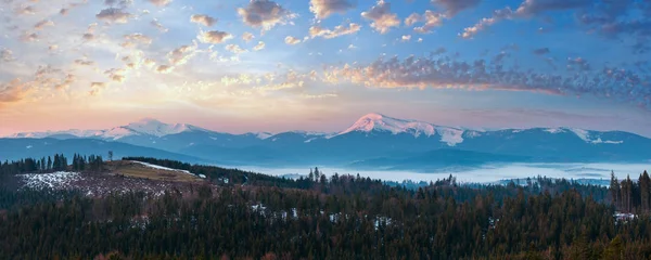 朝早く春カルパティア山脈 — ストック写真