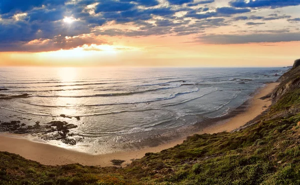 Costa oceanica serale (Algarve, Portogallo ). — Foto Stock