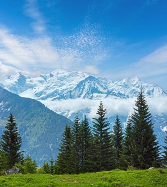 Mont Blanc Dağı massif (görünümünden Plaine Joux ilçe sınırı)