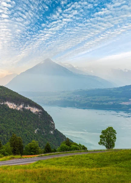 Meer van Brienz Summer Morning Sunrise View, Zwitserland — Stockfoto