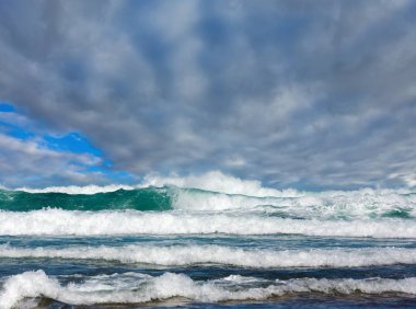 Su sıçrarı ile deniz fırtınası