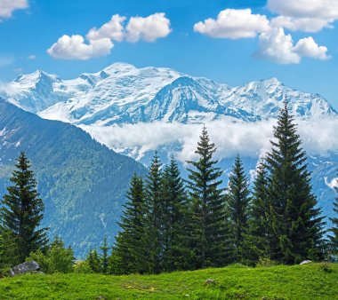 Mont Blanc Dağı massif (görünümünden Plaine Joux ilçe sınırı)