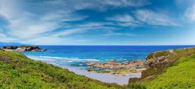 Yaz çiçek açan Atlantik kıyı şeridi, Galiçya