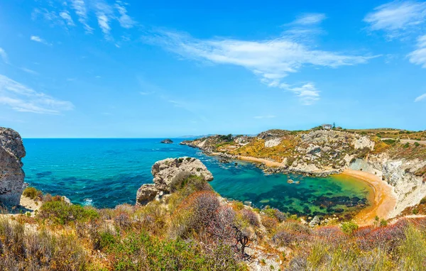 Море, пляж біля Рокка-ді-Сан-Нікола, Агрідженто, Сицилія, Італія. — стокове фото