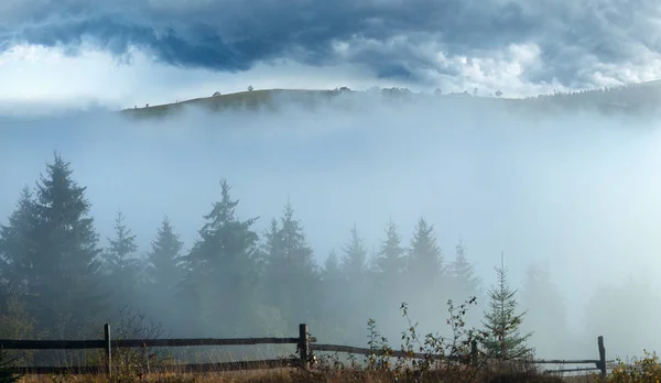 Ceață și munți — Fotografie, imagine de stoc