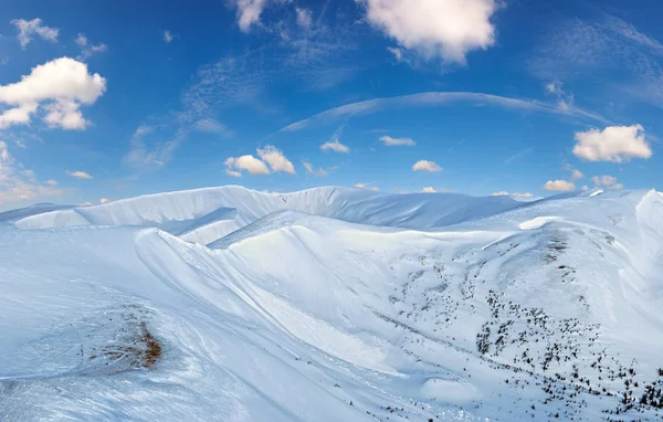 Berge am Wintermorgen. — Stockfoto