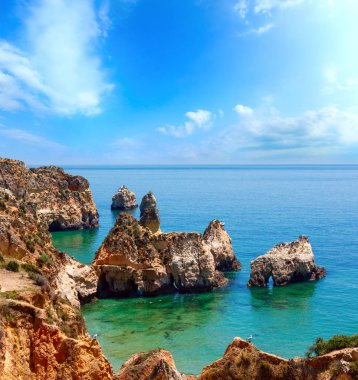 Yaz Atlantik kayalık Sahil (Algarve, Portekiz).