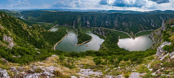 Mäandern des Flusses Uvac, Serbien. — Stockfoto