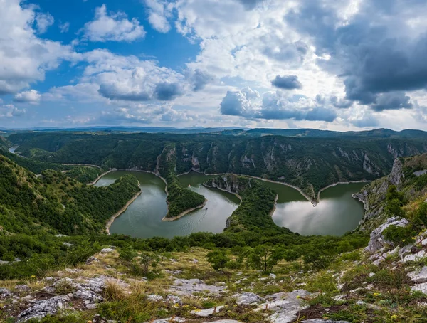 Kıvrımlı Uvac nehrin, Sırbistan. — Stok fotoğraf