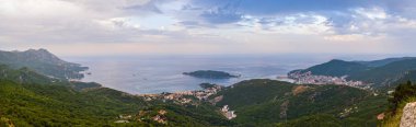 Sabah Budva riviera sahil şeridi. Karadağ, Balkanlar, Adriyatik s