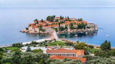 Sveti Stefan deniz adacık Sabah görünümü (Karadağ).