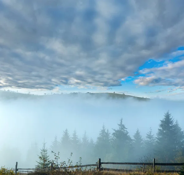 Niebla y montañas —  Fotos de Stock