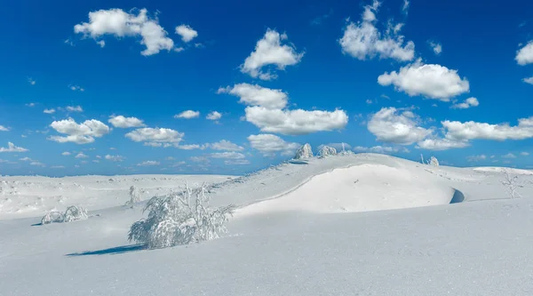 Kış karlı dağ manzarası — Stok fotoğraf