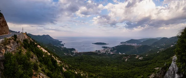 布德瓦里维埃拉海岸线。黑山，巴尔干半岛，亚得里亚海。视图 — 图库照片