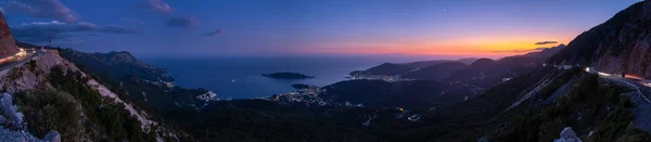 Budva riviera gece sahil şeridi. Karadağ, Balkanlar, Adriyatik denizi — Stok fotoğraf