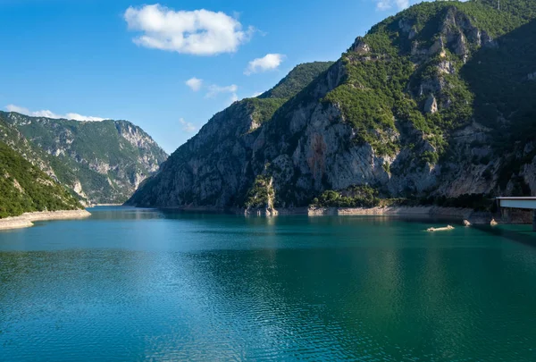 PIVA Lake (Pivsko Jezero) Visa i Montenegro. — Stockfoto