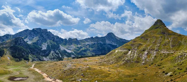 黑山夏季山杜米托国家公园。杜米托平底锅 — 图库照片