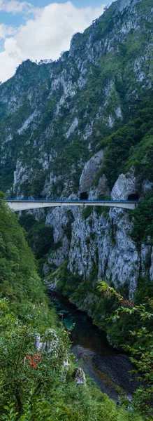 Bridge above Piva River canyon evening view in Montenegro. — Stock Photo, Image